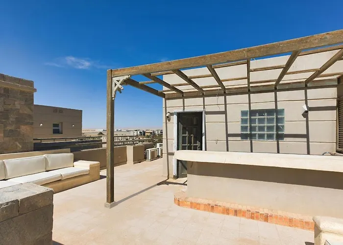 Elegant 4br With Private Garden & Golf Views *