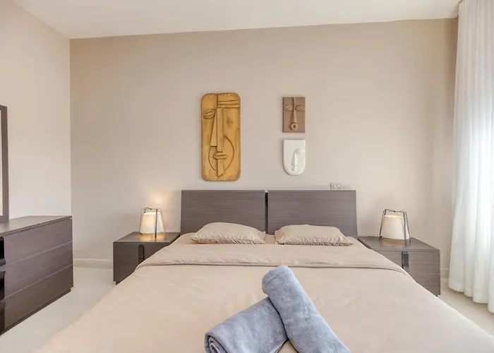 Villa Elegant 4br With Private Garden & Golf Views *