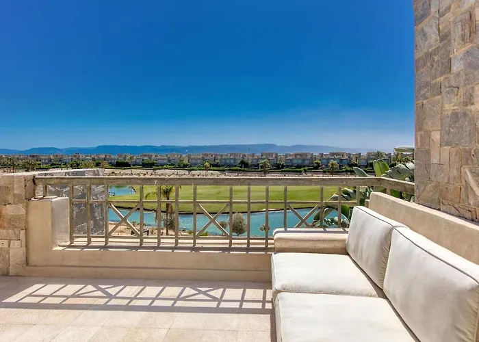 Villa Elegant 4br With Private Garden & Golf Views Ain Sukhna