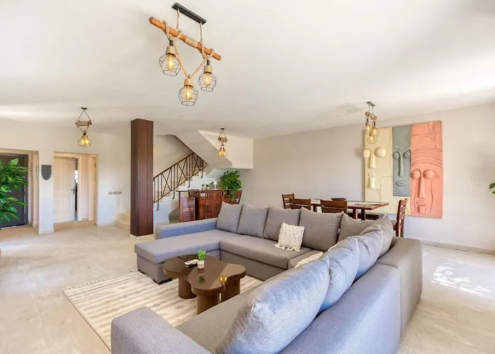 Elegant 4br With Private Garden & Golf Views *