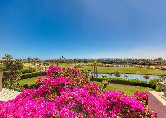 Villa Elegant 4br With Private Garden & Golf Views *