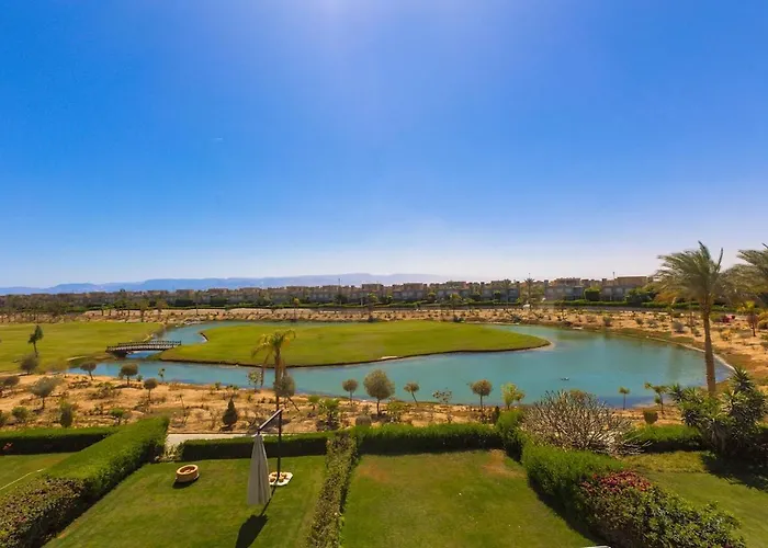 Villa Elegant 4br With Private Garden & Golf Views *