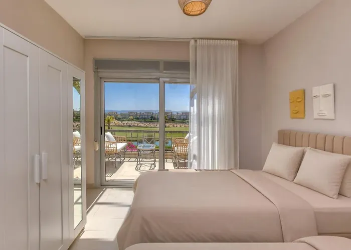 Villa Elegant 4br With Private Garden & Golf Views