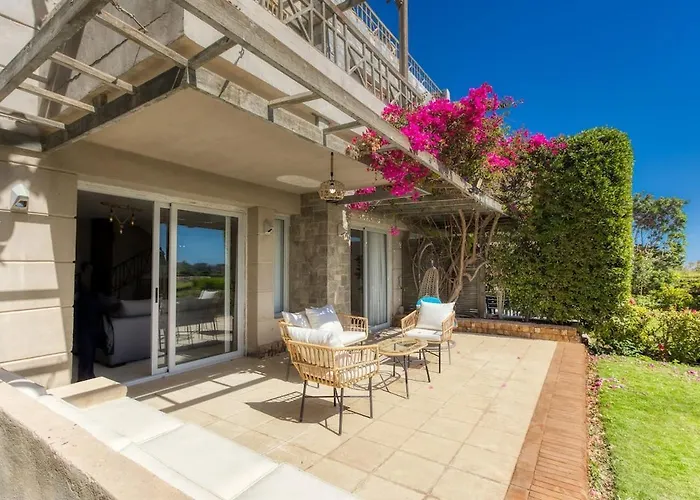 Elegant 4br With Private Garden & Golf Views Villa *