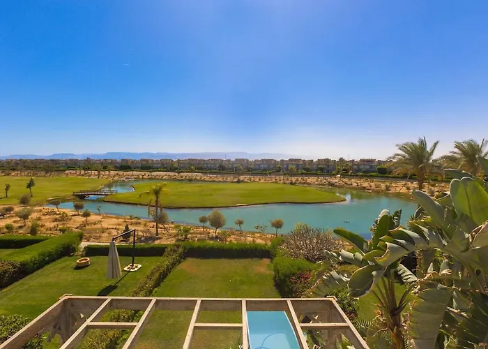 Villa Elegant 4br With Private Garden & Golf Views *