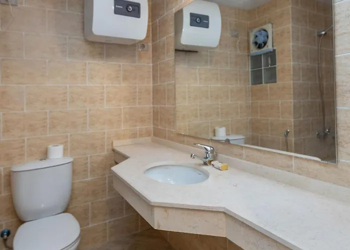 Villa Elegant 4br With Private Garden & Golf Views *