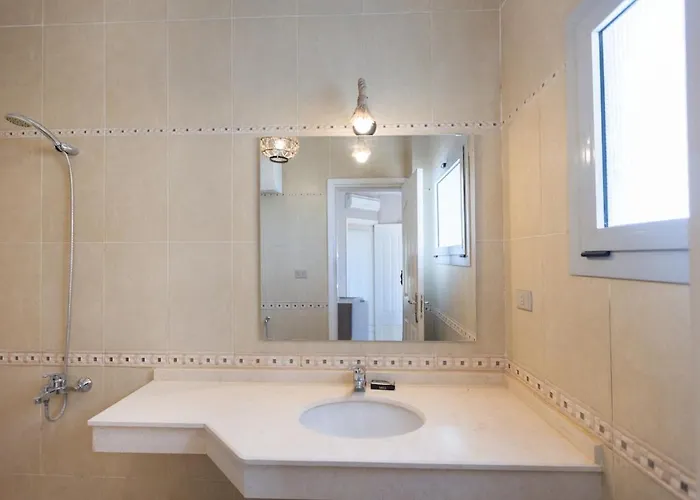 Villa Elegant 4br With Private Garden & Golf Views *