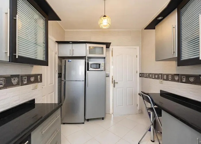 Elegant 4br With Private Garden & Golf Views Villa