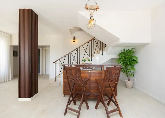 Elegant 4br With Private Garden & Golf Views Villa