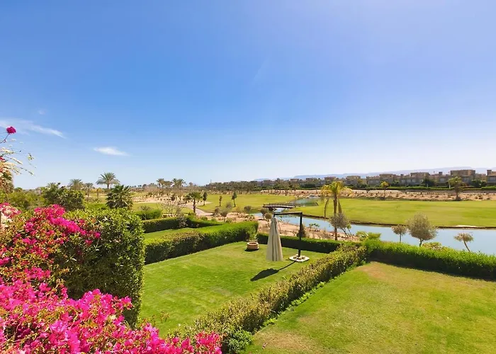 Elegant 4br With Private Garden & Golf Views