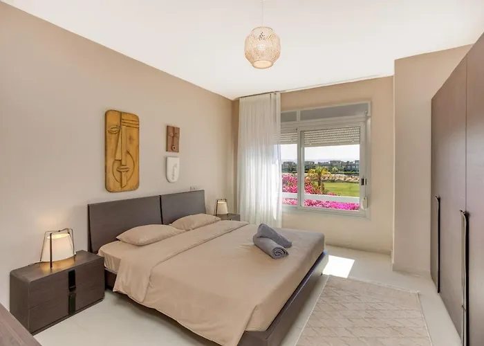 Villa Elegant 4br With Private Garden & Golf Views *