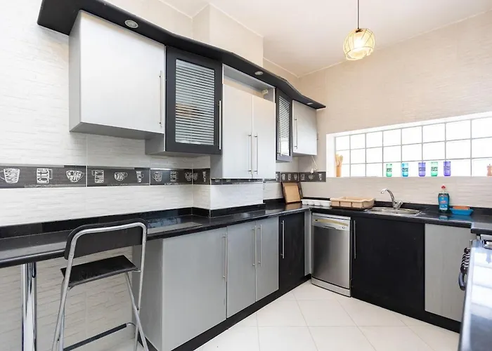 Elegant 4br With Private Garden & Golf Views Villa *