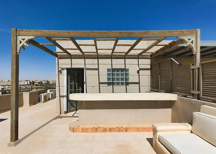 Elegant 4br With Private Garden & Golf Views *