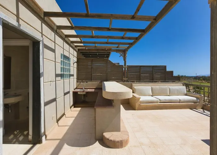 Elegant 4br With Private Garden & Golf Views